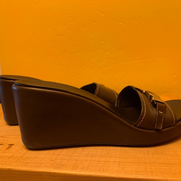 Like New!  Prada leather sandals - Picture 8 of 12
